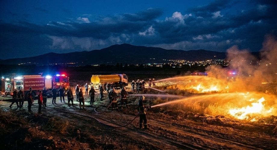 Aydın, Söke’de Tarım Arazilerinde Gece Mesaisi