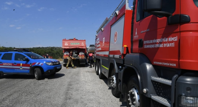 İzmir Urla Balıklıova’da Dağlık Alanda Yangın: