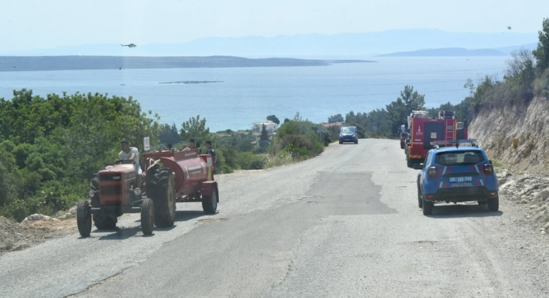 İzmir Urla Balıklıova’da Dağlık Alanda Yangın: