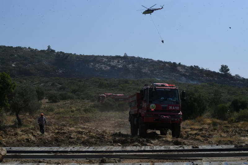 İzmir Urla Balıklıova’da Dağlık Alanda Yangın: