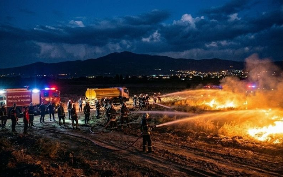 Aydın, Söke’de Tarım Arazilerinde Gece Mesaisi
