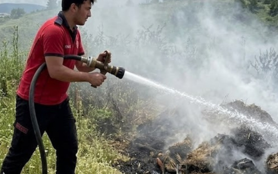 Bolu Dörtdivan’da Boş Arazide Yangın: Atık Samanlar Alev Alev Yandı