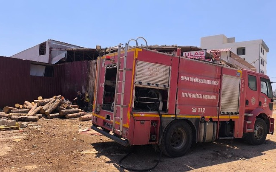 Hatay Kırıkhan’da Kereste Dükkanında Korkutan Odunluk Yangını: Ekipler Facianın Önüne Geçti