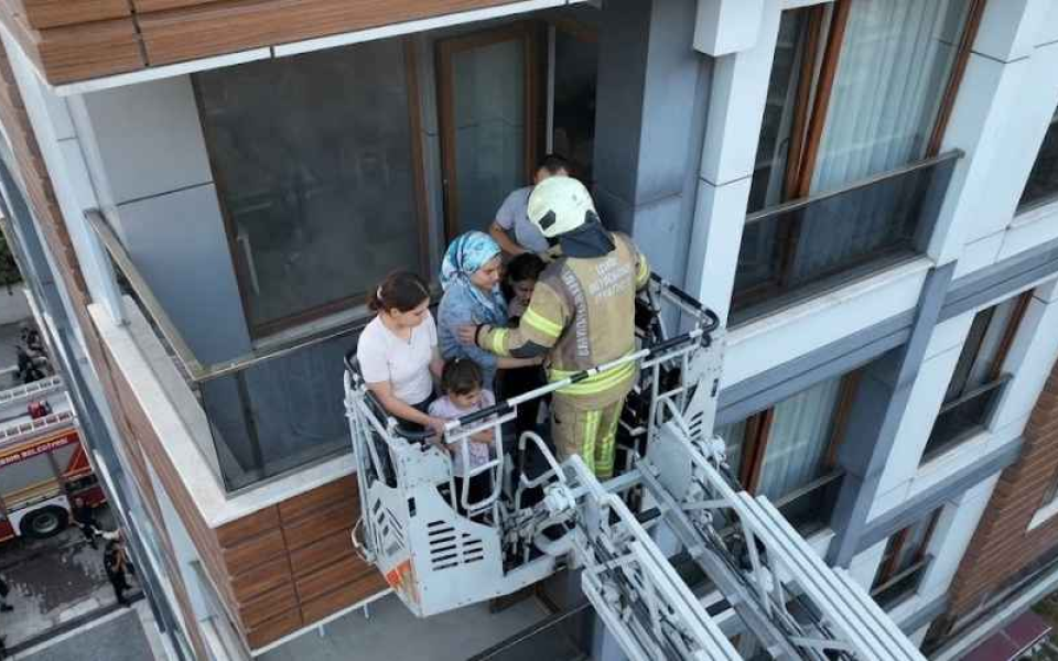 İstanbul Kağıthane’de Apartman Yangını