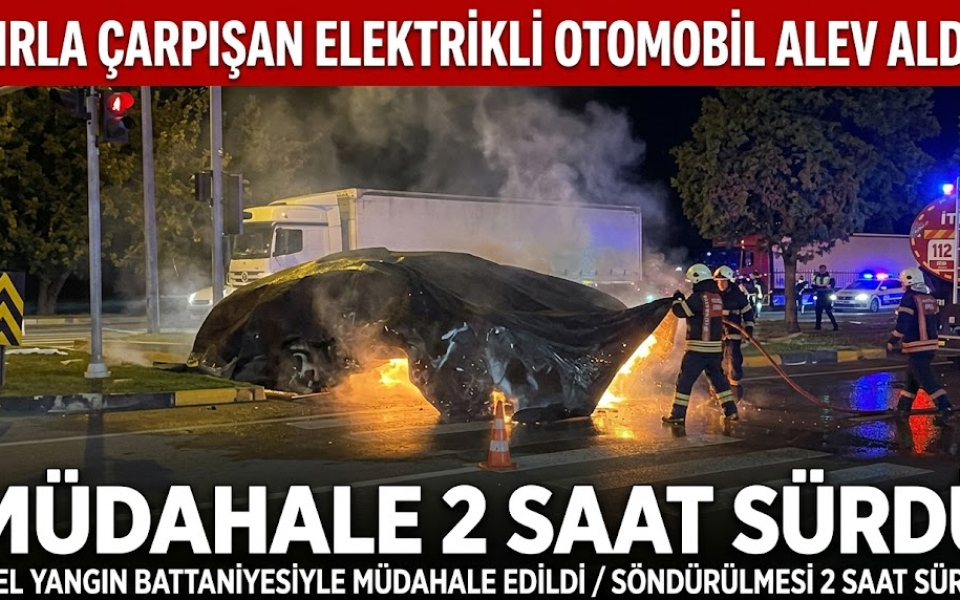 Tırla Çarpışan Elektrikli Otomobil Alev Aldı