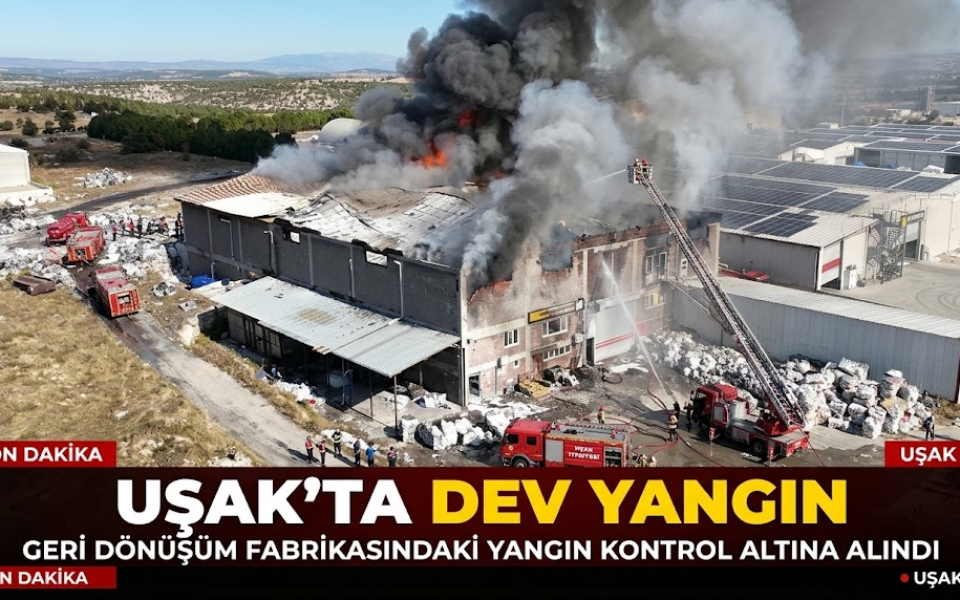 Uşak'ta Tekstil Geri  Dönüşüm ve Ayrıştırma Merkezinde Yangın Çıktı